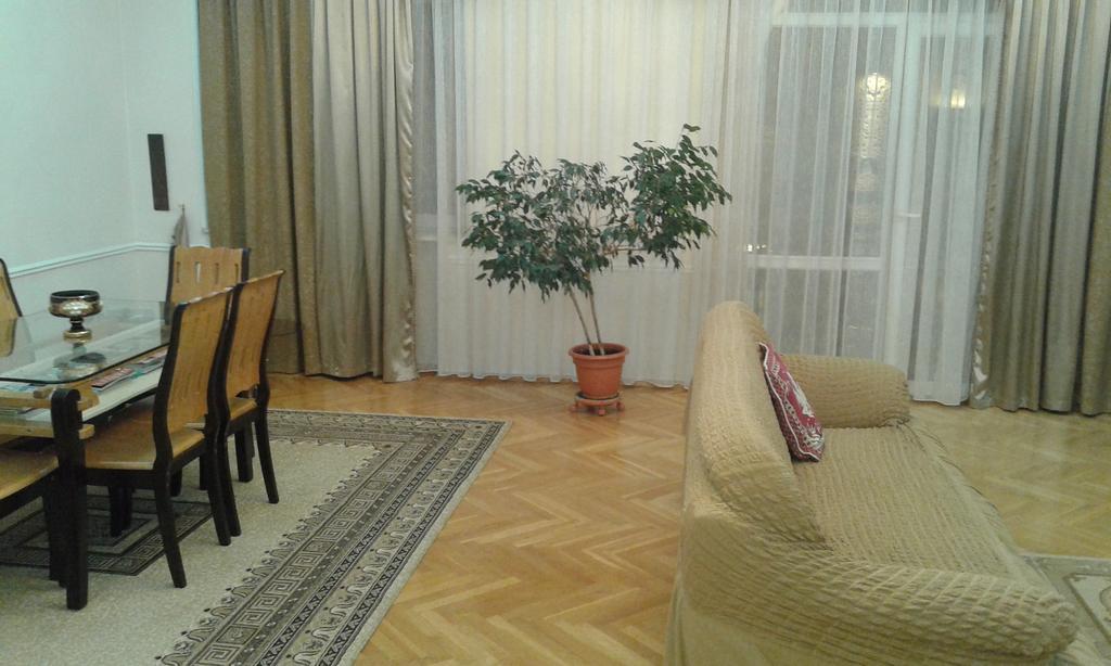 Neftiannikov Avenue Apartment Bakoe Buitenkant foto