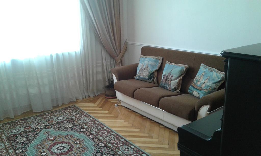 Neftiannikov Avenue Apartment Bakoe Buitenkant foto